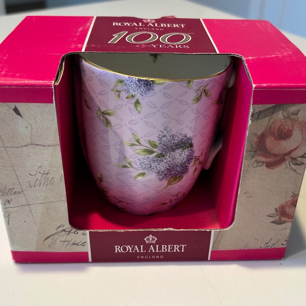 ROYAL ALBERT 100TH ANNIVERSARY "HARTINGTON LANE NIB